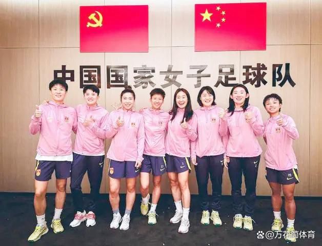 前面的裸体美女